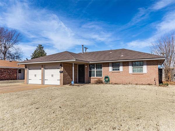 205 Davis Circle, Midwest City, OK 73110