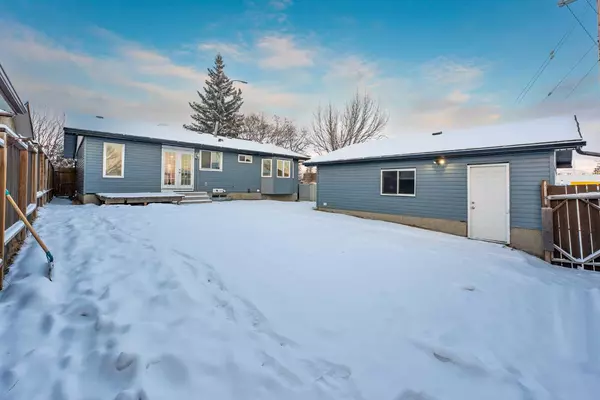 Calgary, AB T1Y3A4,5223 Rundlehorn DR NE