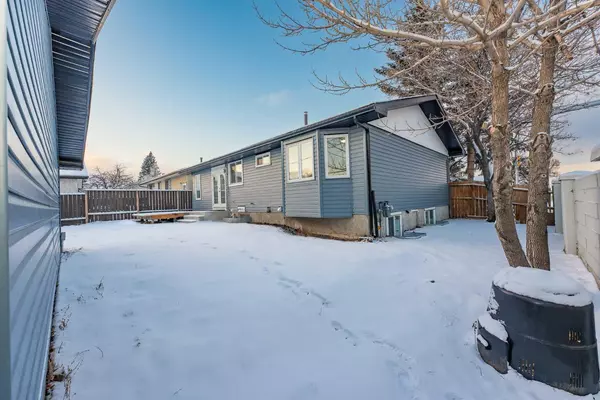 Calgary, AB T1Y3A4,5223 Rundlehorn DR NE