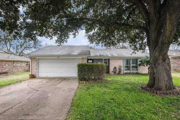 1120 Tobie Layne Street, Benbrook, TX 76126