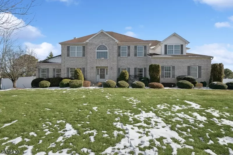 36 Imperial Ct, Monroe Twp., NJ 08831