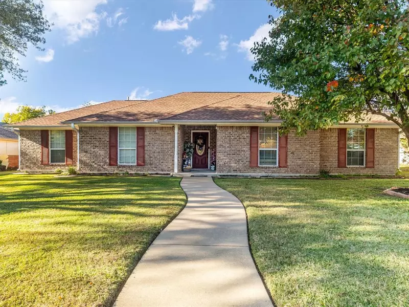 203 Highland Drive, Ennis, TX 75119