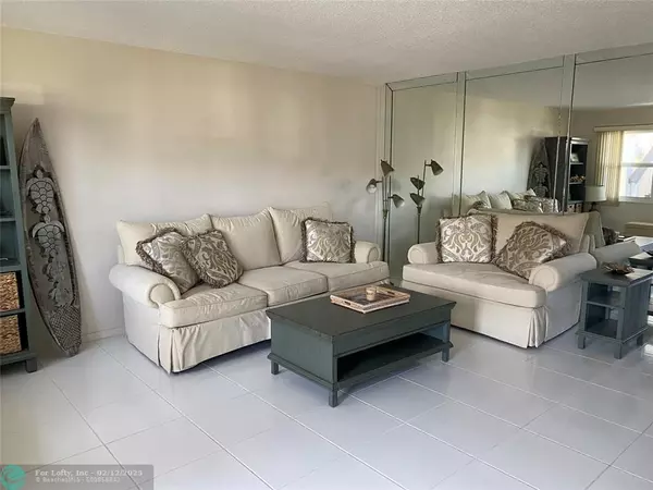 Deerfield Beach, FL 33442,1060 Oakridge F  #1060