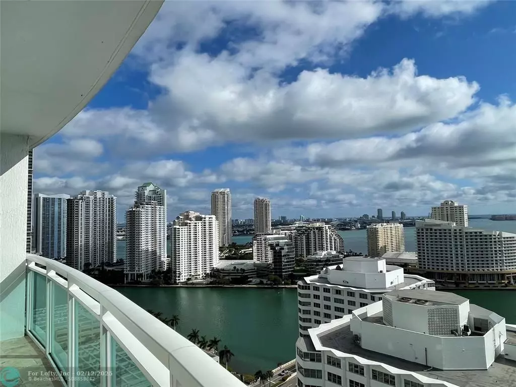 Miami, FL 33131,950 Brickell Bay Dr  #2611