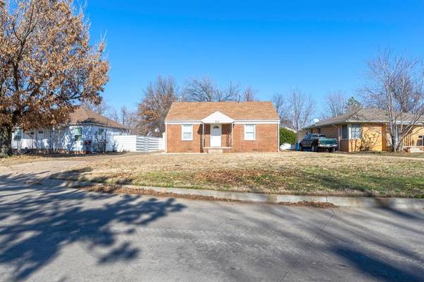 914 E Lockheed Drive, Midwest City, OK 73110