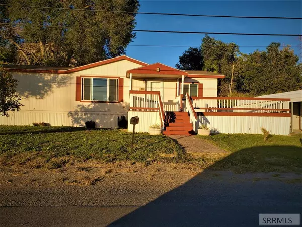 319 N East Street, Arco, ID 83213