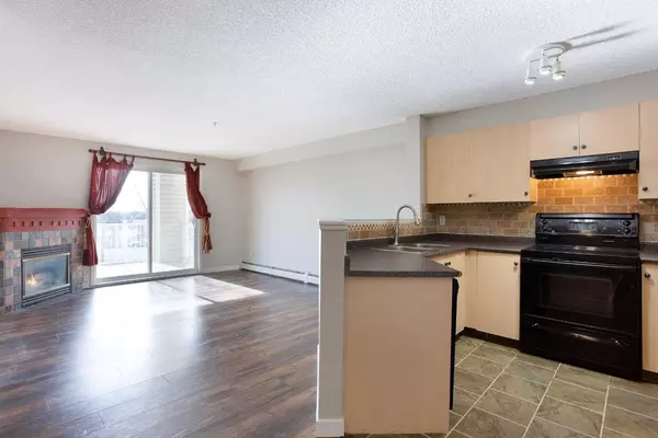 17 Country Village Bay NE #211, Calgary, AB T3K 5Z3