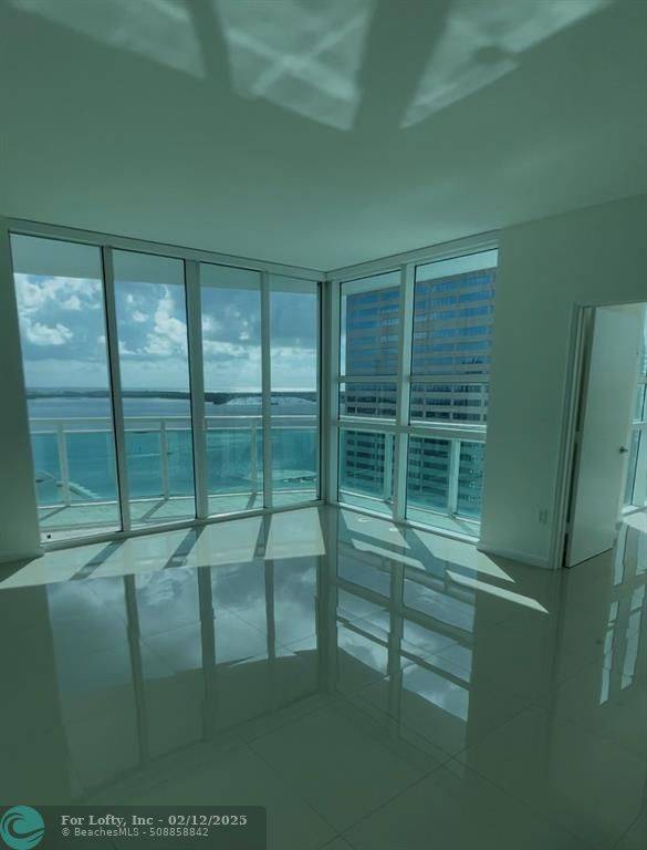 Miami, FL 33131,950 Brickell Bay Dr  #2611