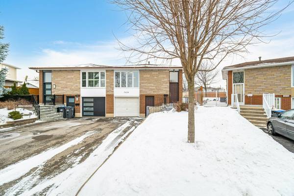 3424 Homark DR, Mississauga, ON L4Y 2K7