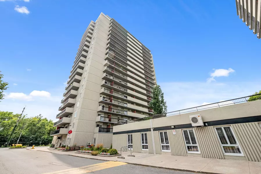 158C McArthur AVE #1809, Vanier And Kingsview Park, ON K1L 8E7