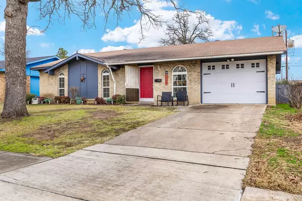 1043 Brownwood Drive, Lewisville, TX 75067