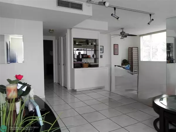 Hollywood, FL 33021,4330 Hillcrest Dr  #311