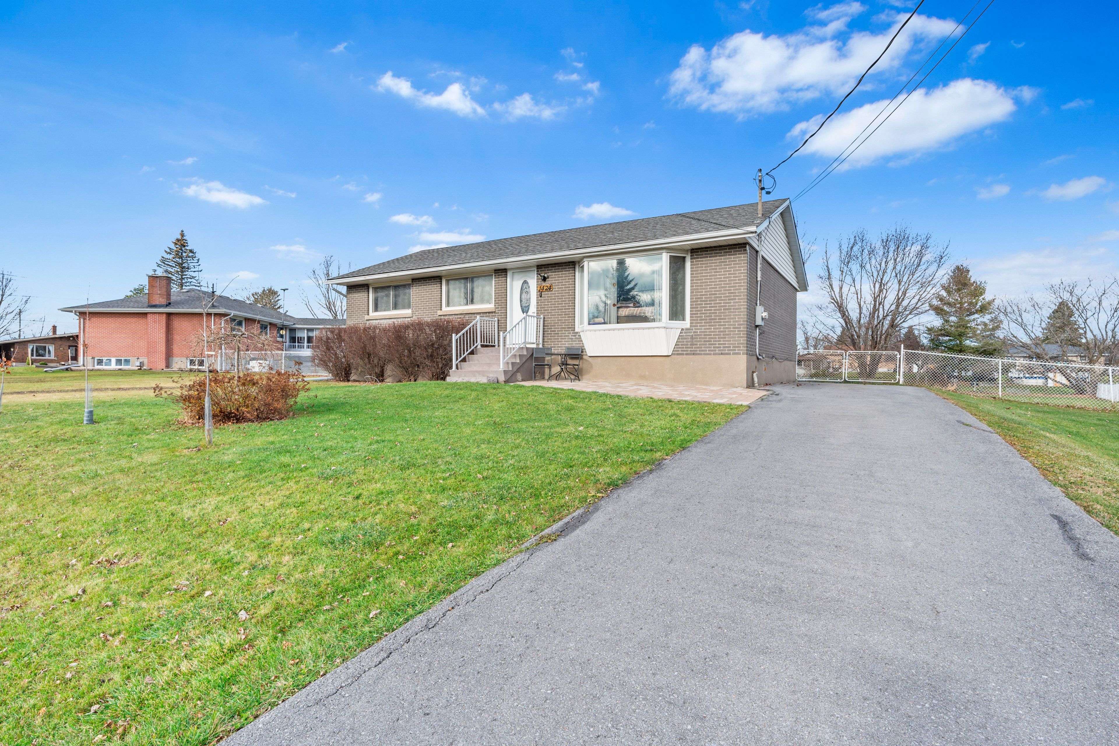 Kingston, ON K7P 2V6,1424 Woodfield CRES