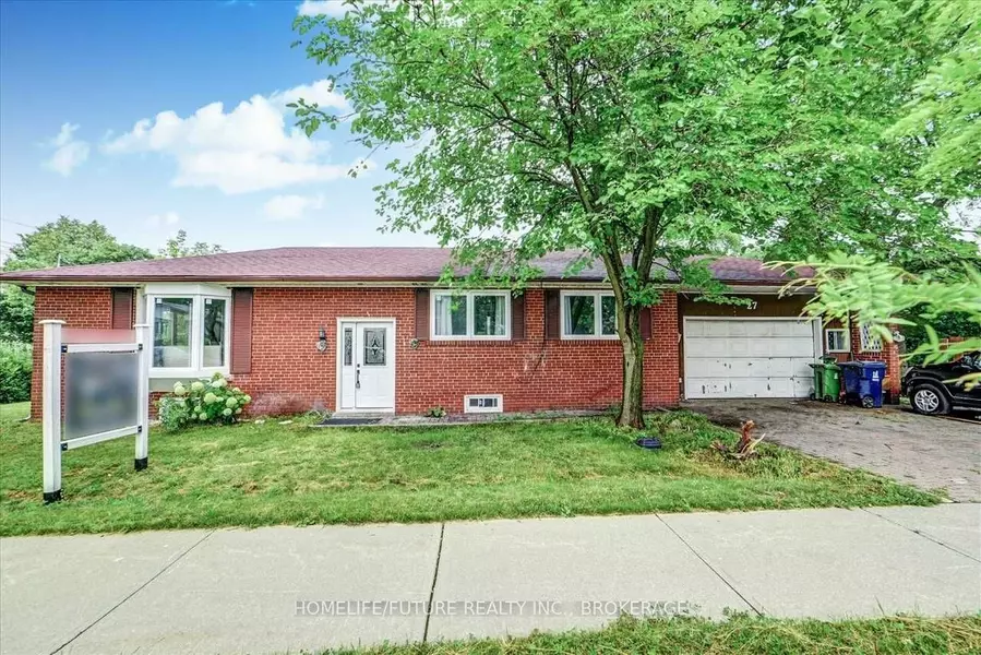 27 Hollyhedge DR, Toronto E09, ON M1J 1X2