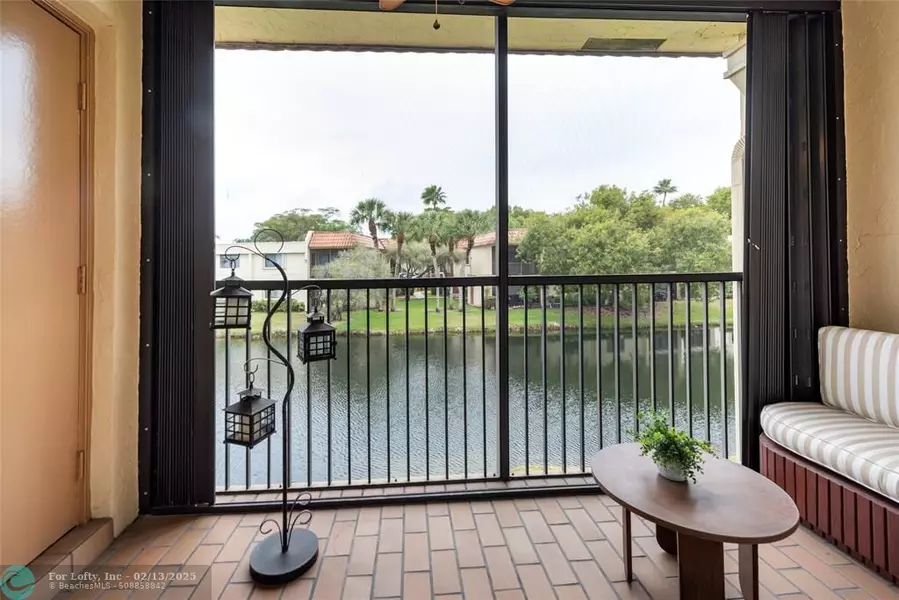 398 Lakeview Dr  #202, Weston, FL 33326