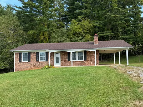 238 Rabbits Run, Woodlawn, VA 24381