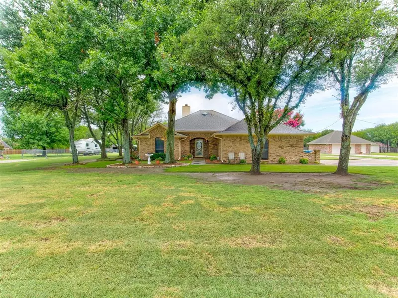 210 Diamond Oaks Drive, Hudson Oaks, TX 76087