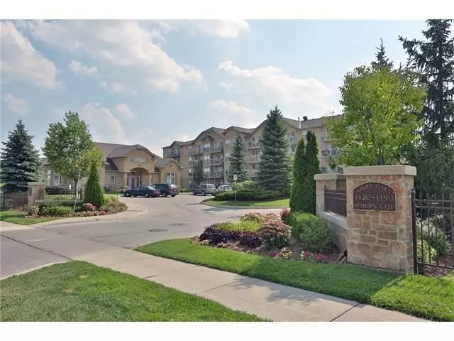 Oakville, ON L6M 4M9,1440 Bishops Gate #304