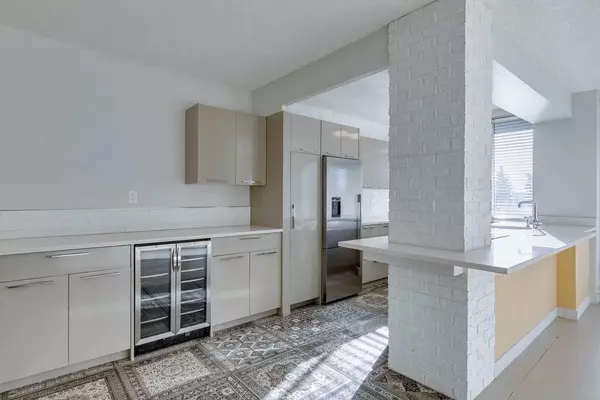 Calgary, AB T2S 1Z4,3316 Rideau PL Southwest #408