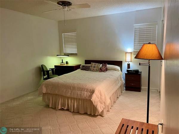 Lauderdale By The Sea, FL 33308,4629 Poinciana St  #314