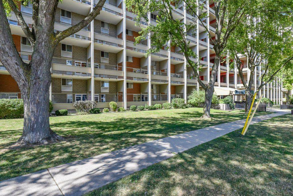 Hamilton, ON L8K 5N2,350 Quigley RD #522