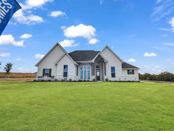 2000 Hilltop Cove,  Springtown,  TX 76082