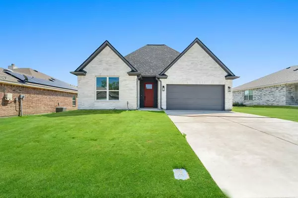 311 Kelcey Court, Trenton, TX 75490