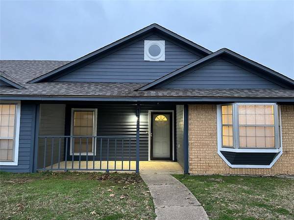 1337 Woodhill Drive, Lewisville, TX 75067