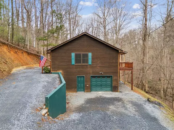 64 Hart Court, Ellijay, GA 30540