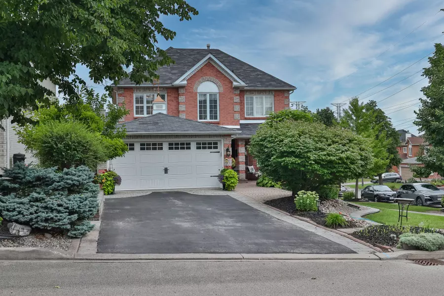 1097 Wildrose CRES, Pickering, ON L1X 2R3