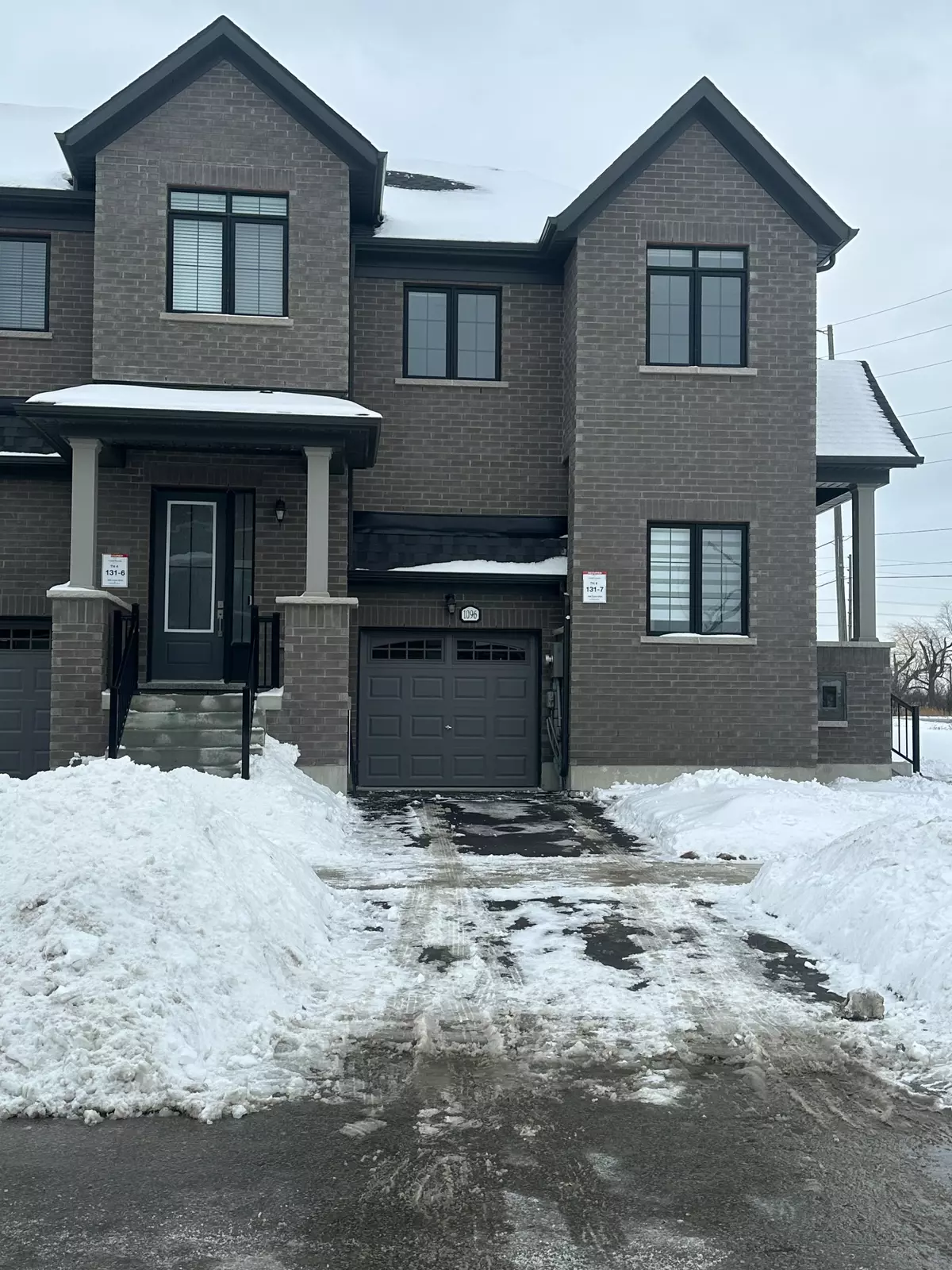 Oshawa, ON L1L 0R9,1096 Lockie DR