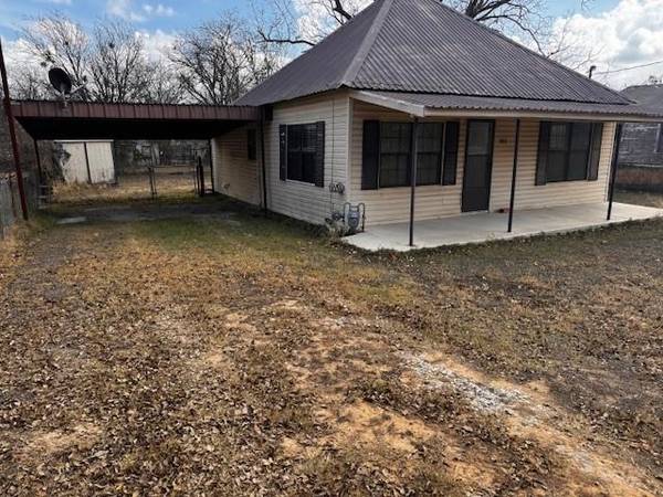 305 S West Street, Bangs, TX 76823