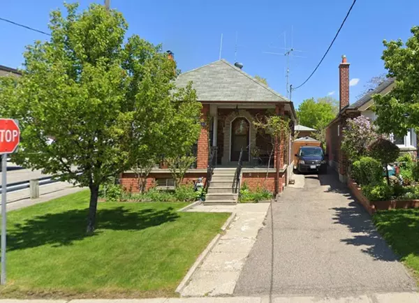 77 Chamberlain AVE, Toronto W04, ON M6E 4J9