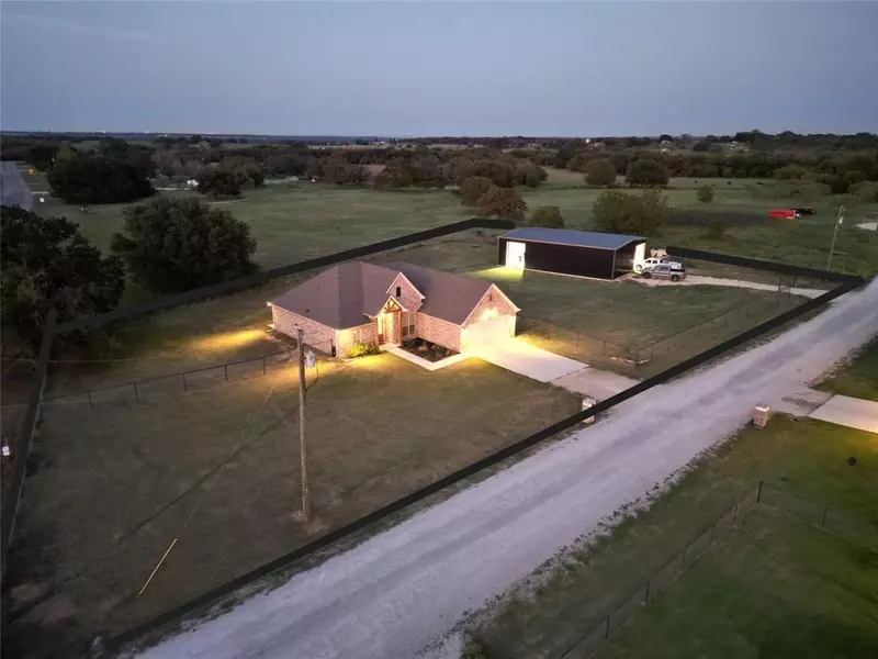 401 Weaver Creek Court, Lipan, TX 76087