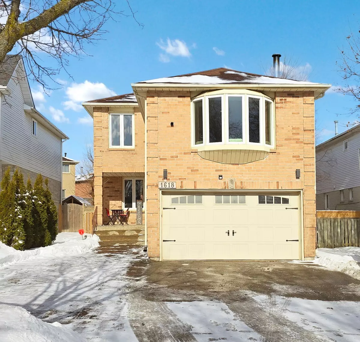 Pickering, ON L1X 2B6,1618 MCBRADY CRES