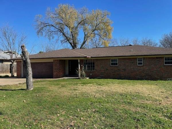 211 Woodlawn Drive, Keene, TX 76059