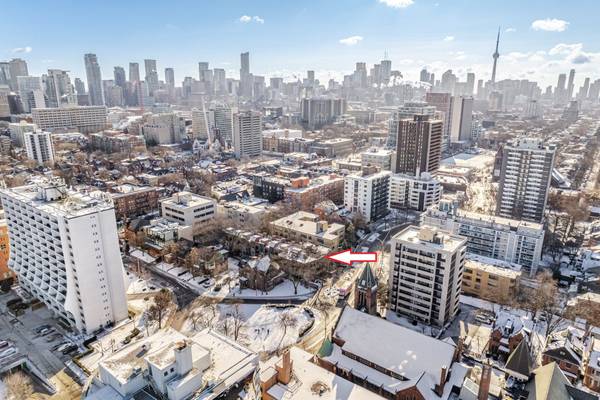 31 Walmer RD #8, Toronto C02, ON M5R 2W7