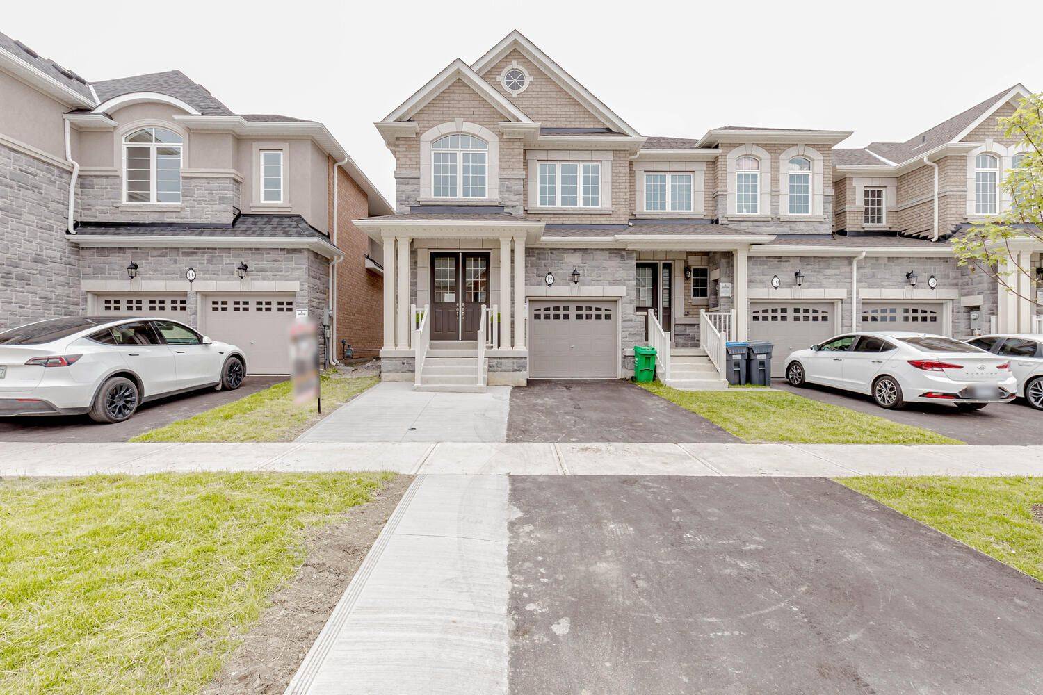 12 Donald Stewart RD, Brampton, ON L7A 5J8