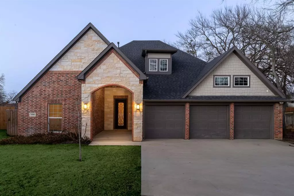 Euless, TX 76040,306 Oakwood Drive