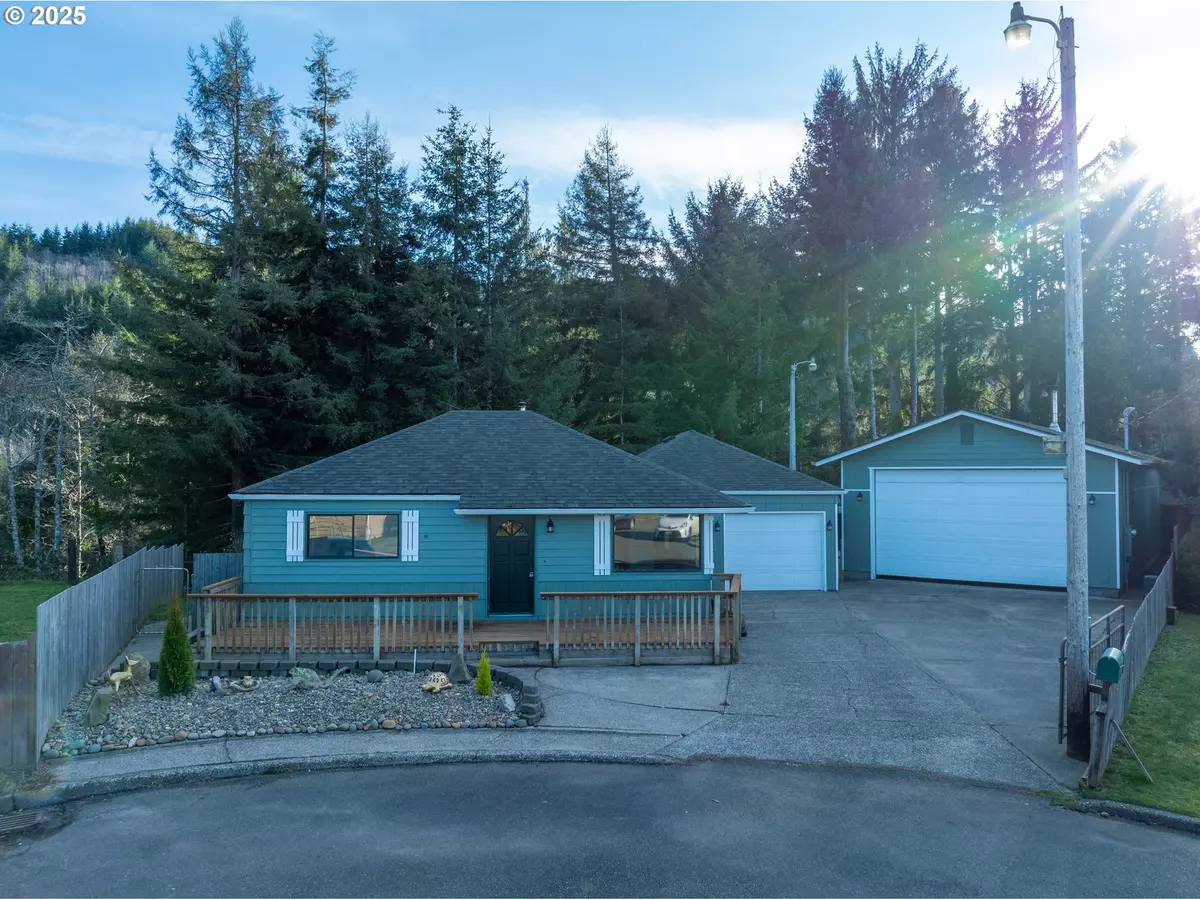 Reedsport, OR 97467,698 E Alder PL