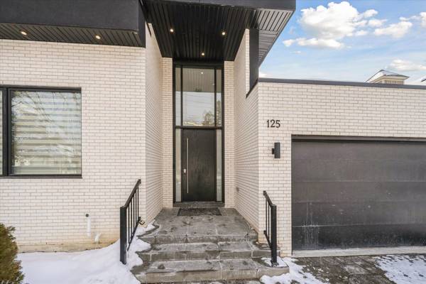 Whitby, ON L1N 1A4,125 Watson ST E