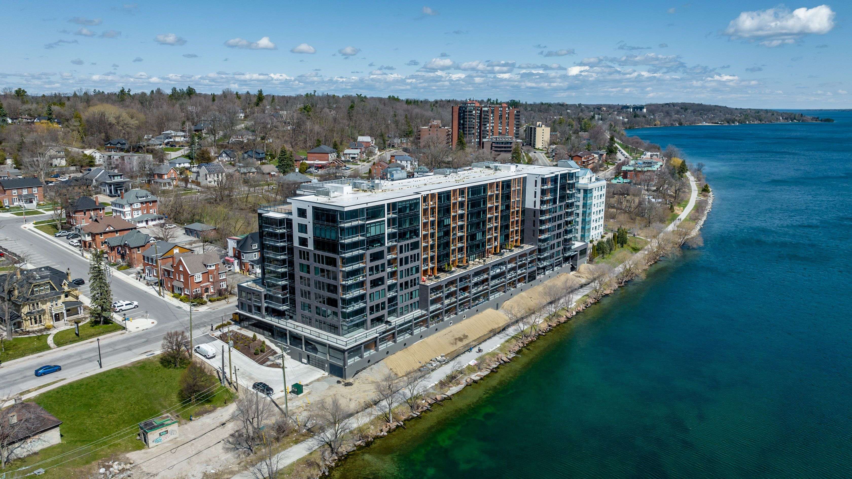 Barrie, ON L4M 1B2,185 Dunlop ST E #810