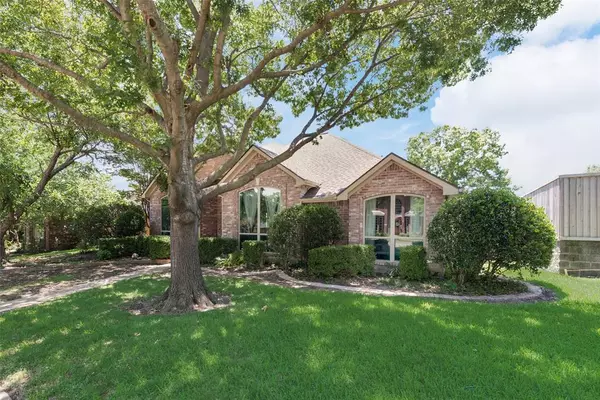 8802 Lakeport Drive, Rowlett, TX 75089