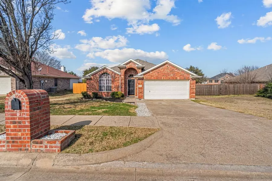 817 Dawnlight Drive, Denton, TX 76210