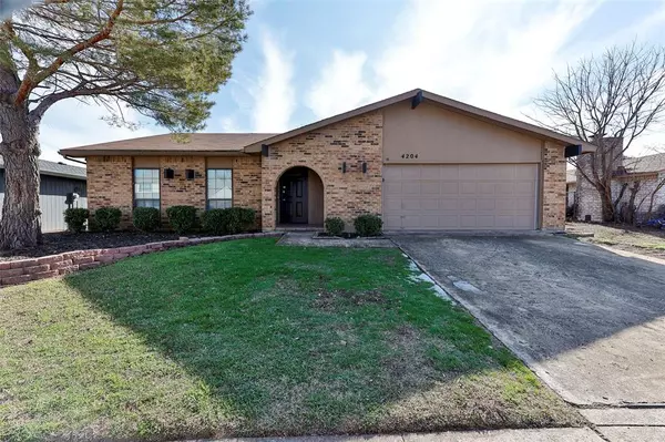 4204 Staghorn Circle S, Fort Worth, TX 76137