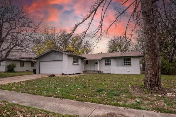 8254 Carrick Street, Fort Worth, TX 76116