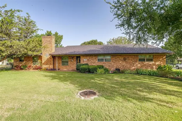 411 Country Club Drive, Joshua, TX 76058