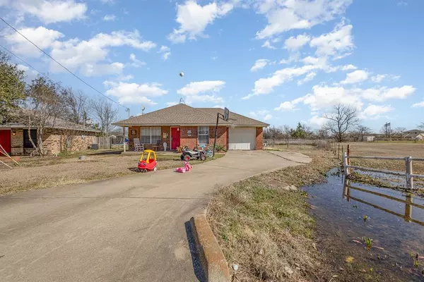 Palmer, TX 75152,251 E Green Acres Drive