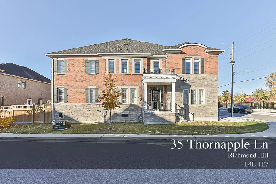 35 Thornapple LN, Richmond Hill, ON L4E 1E7