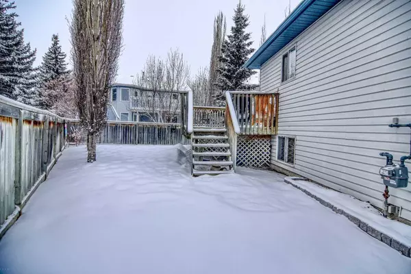 Cochrane, AB T4C 1N4,6 Meadow Close